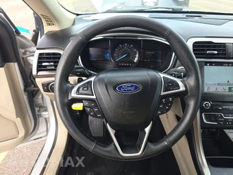 2017 Ford Fusion SE – miniatura 10