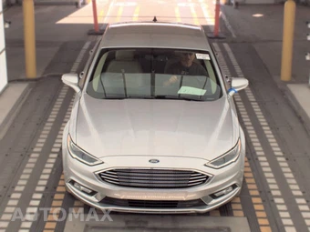 2017 Ford Fusion SE – miniatura 2