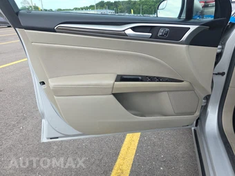 2017 Ford Fusion SE – miniatura 9