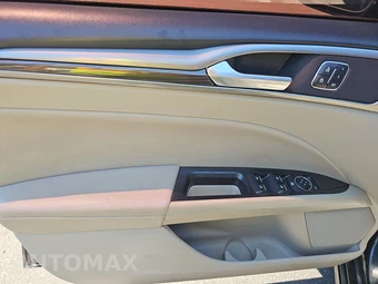 2017 Ford Fusion SE – miniatura 9