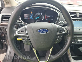 2017 Ford Fusion SE – miniatura 10