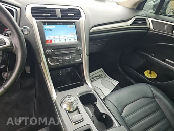 2017 Ford Fusion SE – miniatura 11
