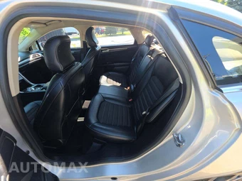 2017 Ford Fusion SE – miniatura 10