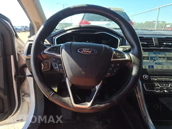 2017 Ford Fusion SE – miniatura 10