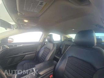 2017 Ford Fusion SE - miniatura 8
