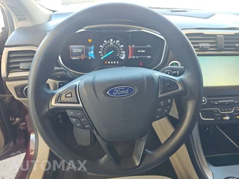 2017 Ford Fusion SE – miniatura 10