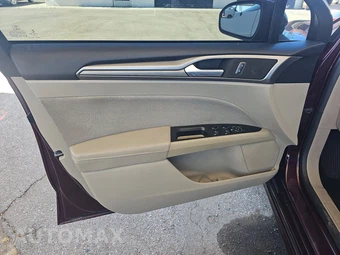 2017 Ford Fusion SE – miniatura 9