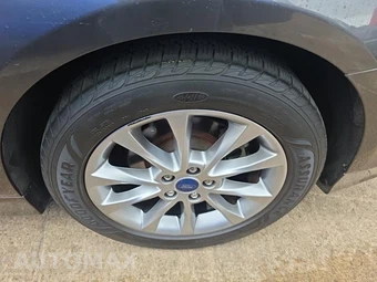 2017 Ford Fusion SE – miniatura 11