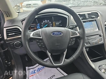 2017 Ford Fusion SE – miniatura 14