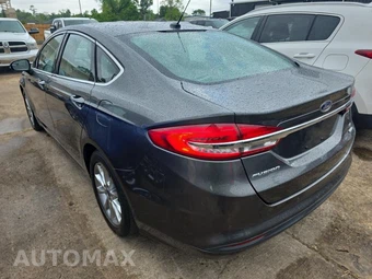 2017 Ford Fusion SE – miniatura 6