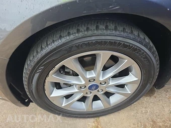 2017 Ford Fusion SE – miniatura 8