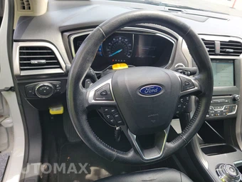 2017 Ford Fusion SE – miniatura 10