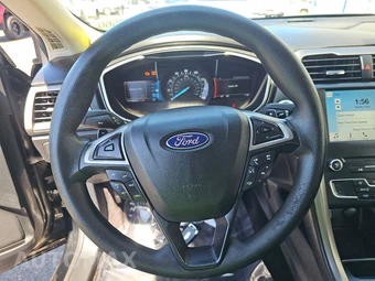 2017 Ford Fusion SE – miniatura 10