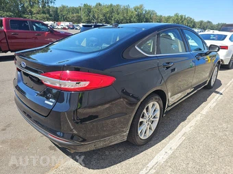 2017 Ford Fusion SE – miniatura 4