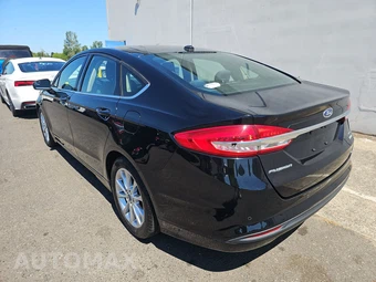 2017 Ford Fusion SE – miniatura 6