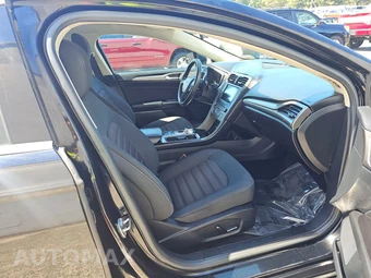 2017 Ford Fusion SE – miniatura 8