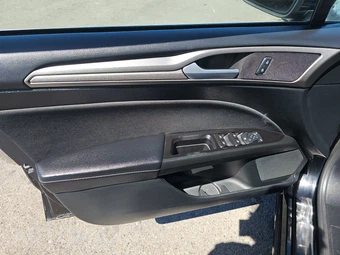 2017 Ford Fusion SE – miniatura 9