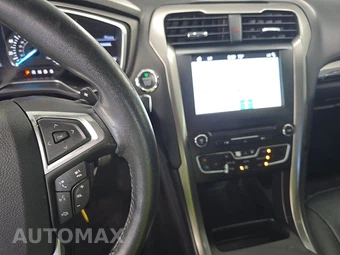 2017 Ford Fusion SE – miniatura 11