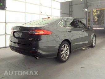 2017 Ford Fusion SE – miniatura 4