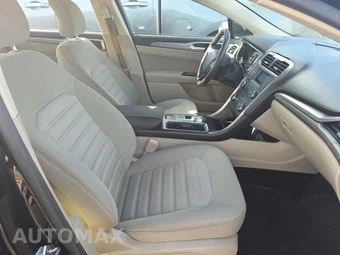 2017 Ford Fusion SE - miniatura 8