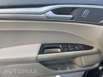 2017 Ford Fusion SE - miniatura 9