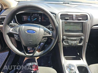 2017 Ford Fusion SE – miniatura 10