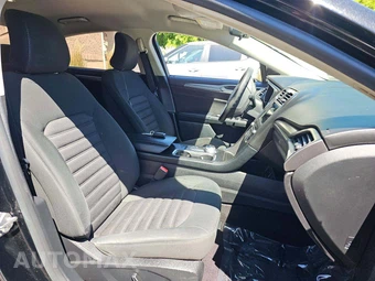 2017 Ford Fusion SE – miniatura 18