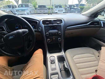 2017 Ford Fusion SE – miniatura 7