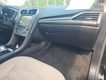 2017 Ford Fusion SE – miniatura 16