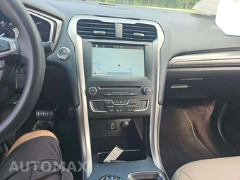 2017 Ford Fusion SE – miniatura 7