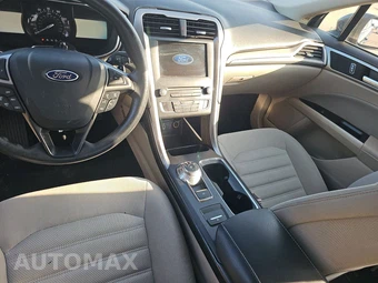 2017 Ford Fusion SE – miniatura 11