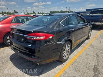 2017 Ford Fusion SE – miniatura 4
