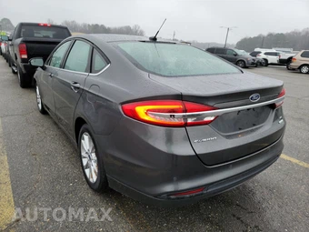 2017 Ford Fusion SE – miniatura 6