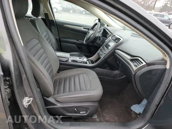 2017 Ford Fusion SE – miniatura 8