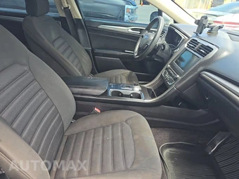2017 Ford Fusion SE – miniatura 8
