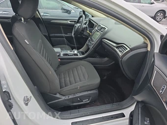 2017 Ford Fusion SE - miniatura 8