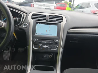 2017 Ford Fusion SE - miniatura 9