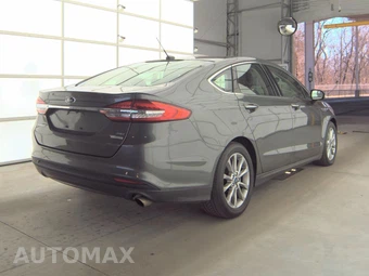 2017 Ford Fusion SE – miniatura 4