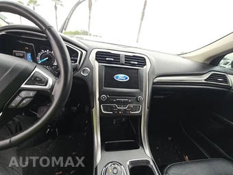 2017 Ford Fusion SE - miniatura 10