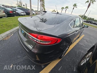 2017 Ford Fusion SE - miniatura 4