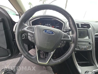 2017 Ford Fusion SE - miniatura 9