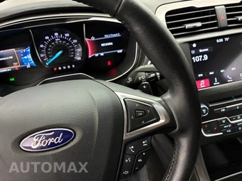 2017 Ford Fusion SE - miniatura 12