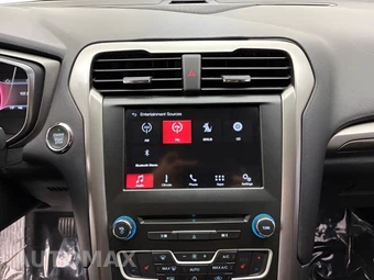 2017 Ford Fusion SE - miniatura 16