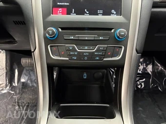 2017 Ford Fusion SE - miniatura 18