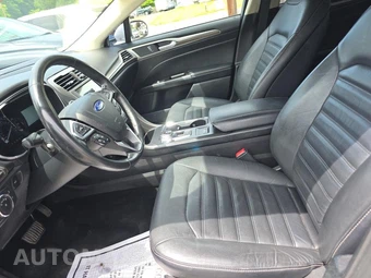 2017 Ford Fusion SE – miniatura 13