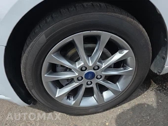 2017 Ford Fusion SE – miniatura 8