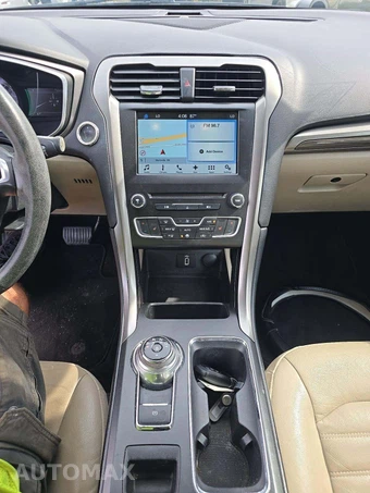 2017 Ford Fusion SE - miniatura 10