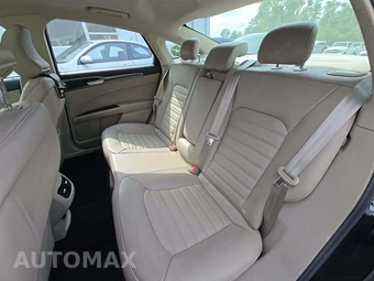 2017 Ford Fusion SE - miniatura 13