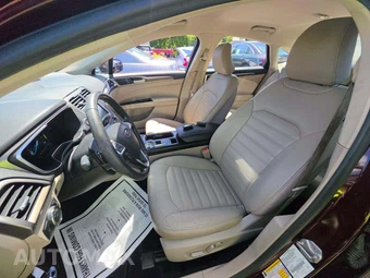 2017 Ford Fusion SE – miniatura 6