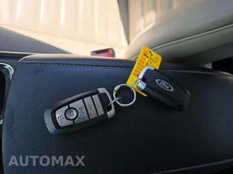 2017 Ford Fusion SE – miniatura 8